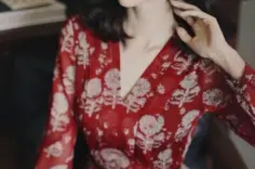 三山凌辉被曝出轨后毫不遮掩亲密姿态
